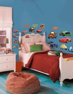 RoomMates Disney Cars Piston Cup Champs - Stickers Muraux - Multi